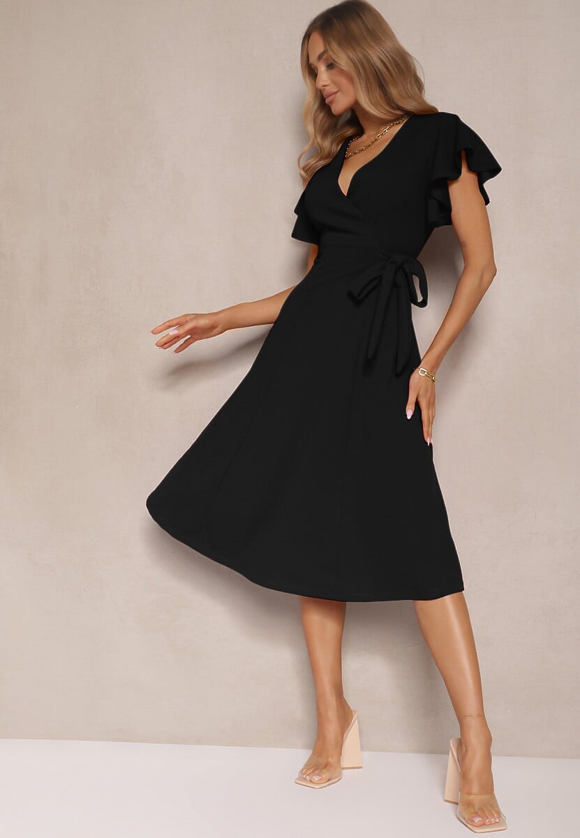 Czarna Kopertowa Sukienka z Rozkloszowanym Dołem i Ozdobnym Wiązaniem Dannola