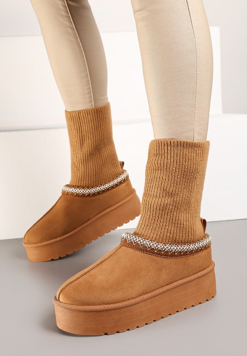 Brązowe Śniegowce na Platformie z Ozdobną Dopasowaną Cholewką i Haftowanymi Obszyciami Tinnacilia