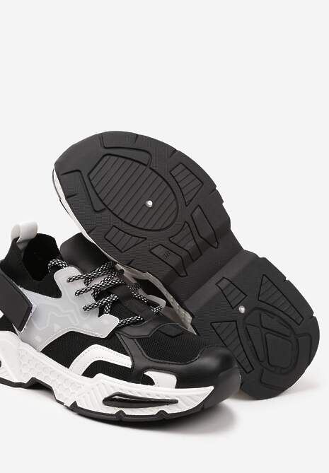 Czarne Sneakersy w Streetwearowym Stylu z Ozdobnym Rzepem Akkaria
