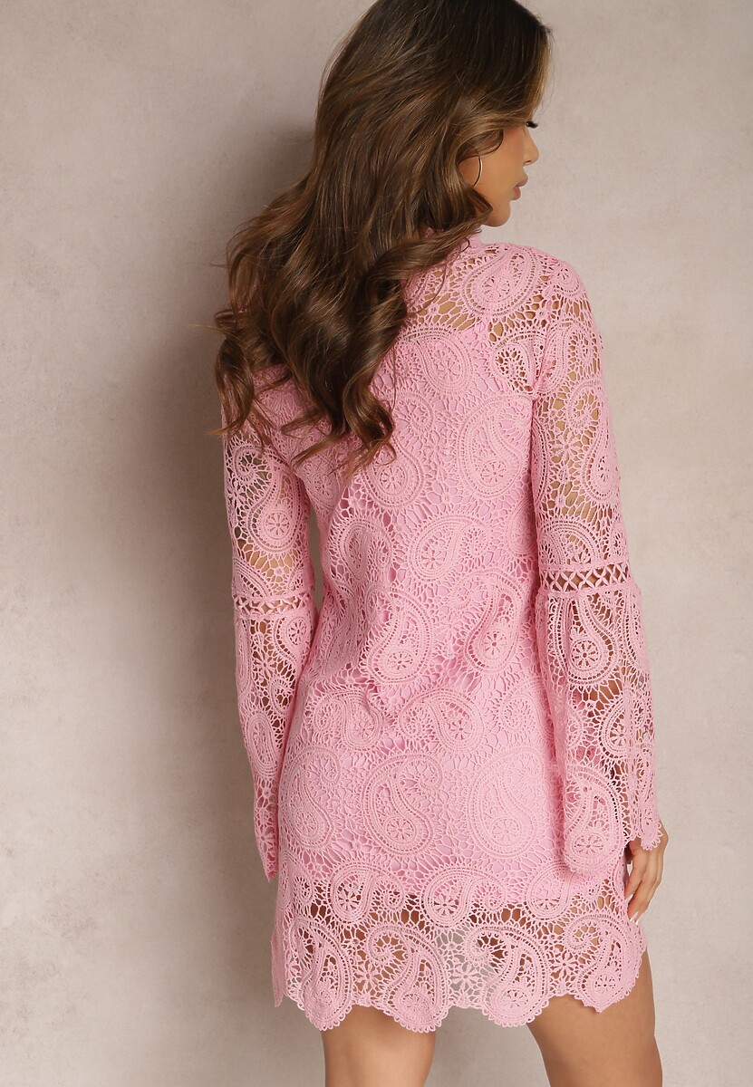 Różowa Pudełkowa Sukienka Mini z Koronkowego Materiału  Aima