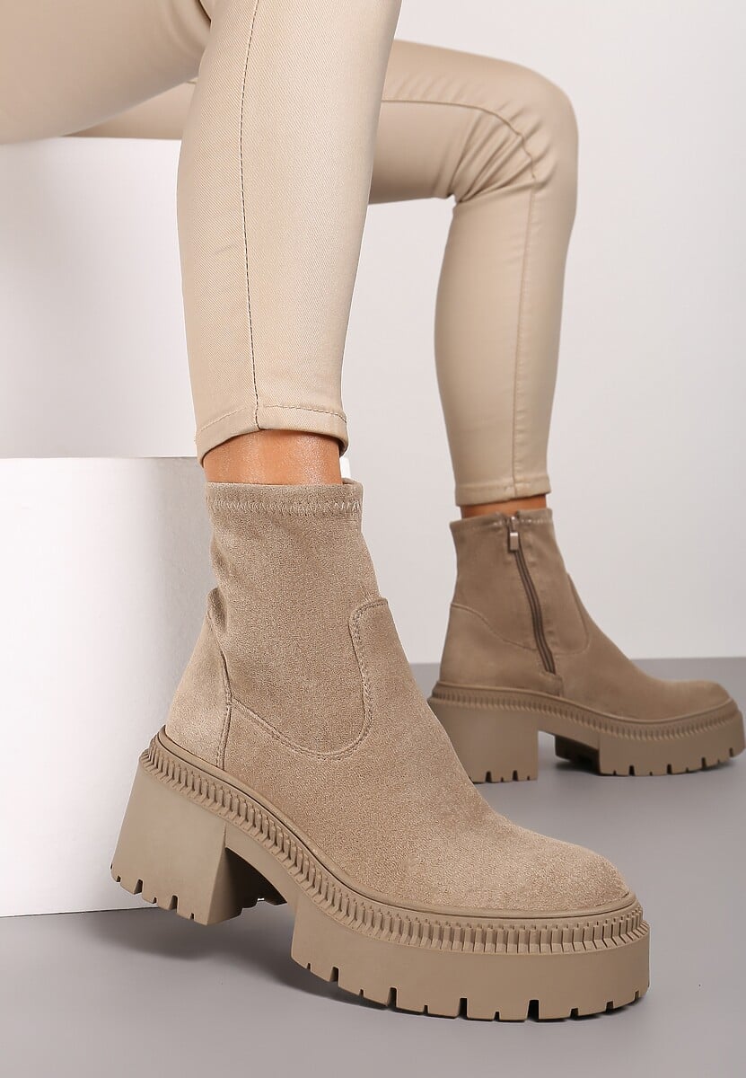 Ciemnobeżowe Botki Sztyblety na Słupku z Dopasowaną Cholewką Hesliara