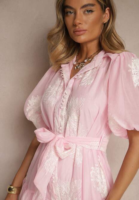 Różowa Sukienka Koszulowa z Bawełną Ozdobiona Paskiem i Haftami Lirine