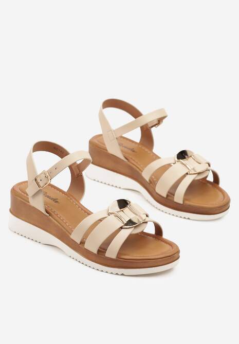 Beżowe Sandały na Koturnie Ozdobione Metaliczną Aplikacją Nevirissa