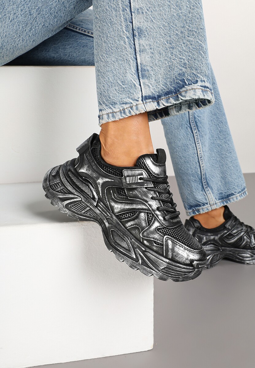 Czarne Sneakersy w Streetwearowym Stylu na Podeszwie z Tłoczeniami Neodeoriel