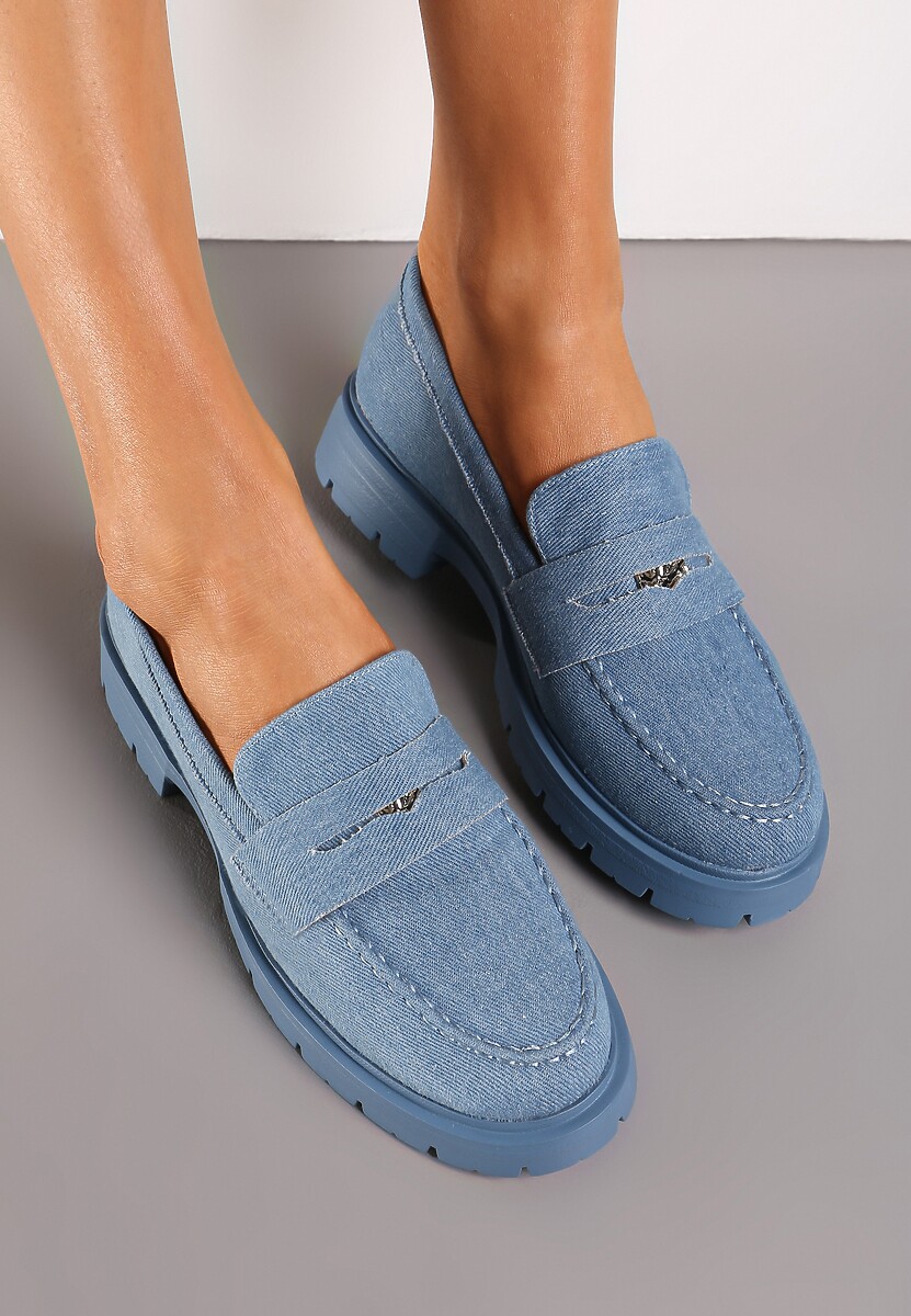 Niebieskie Mokasyny na Niskiej Platformie z Metaliczną Aplikacją pod Ozdobnym Paskiem Aserapine