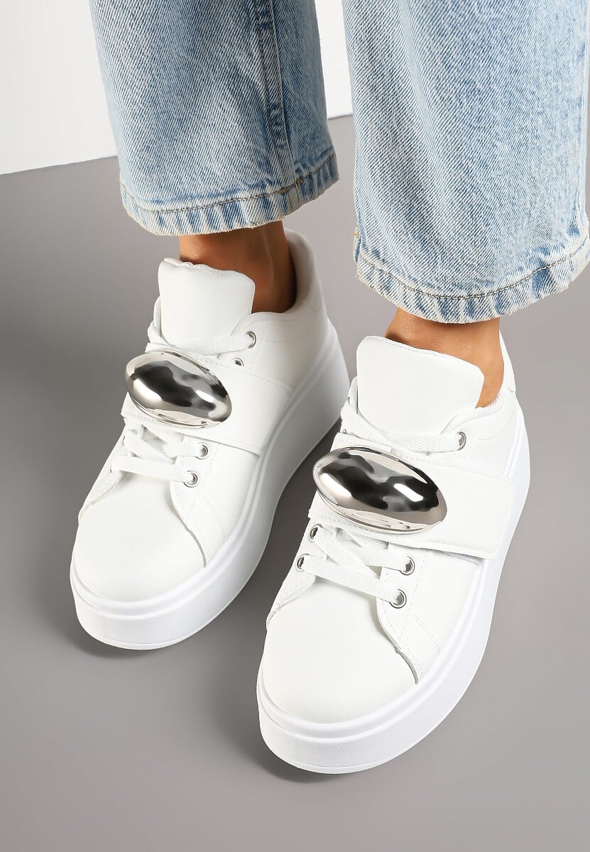 Białe Sneakersyn na Platformie z Metaliczną Aplikacją Welveria