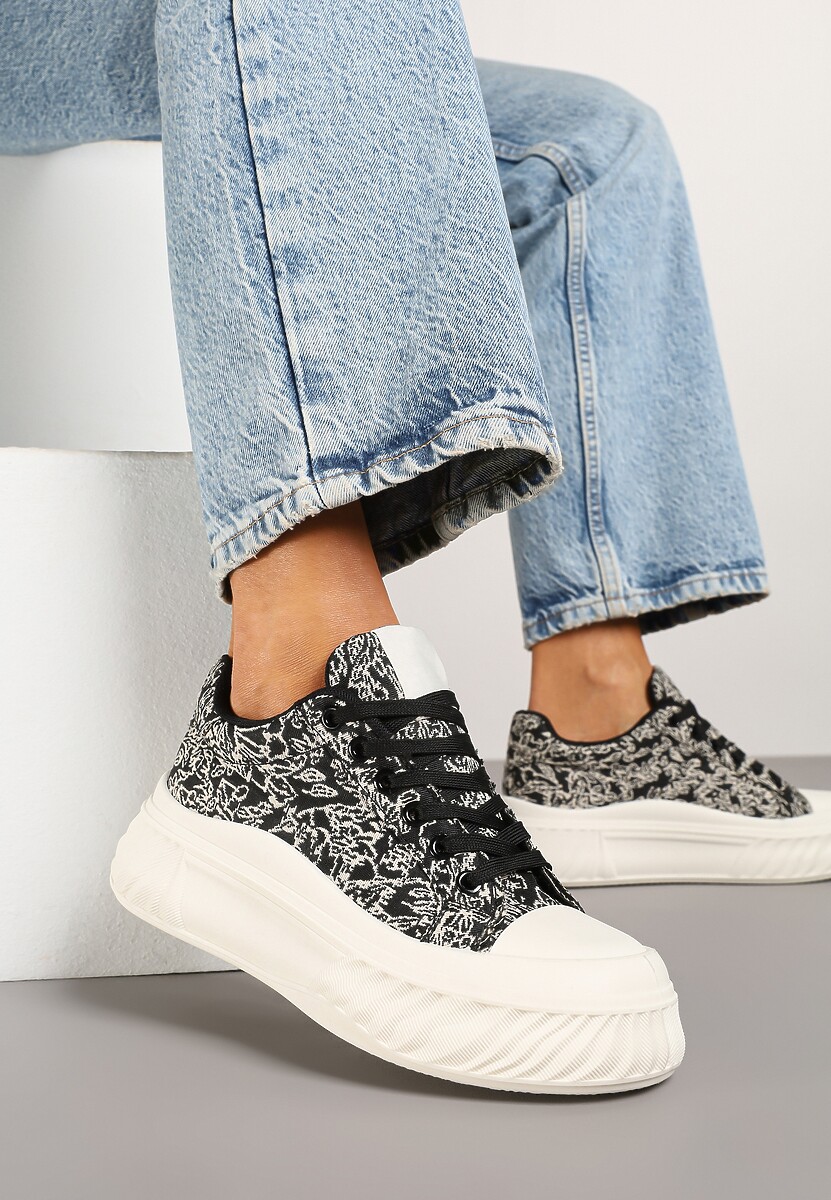 Czarne Trampki na Platformie z Tłoczeniem Ozdobione Abstrakcyjnym Wzorem Desanovia