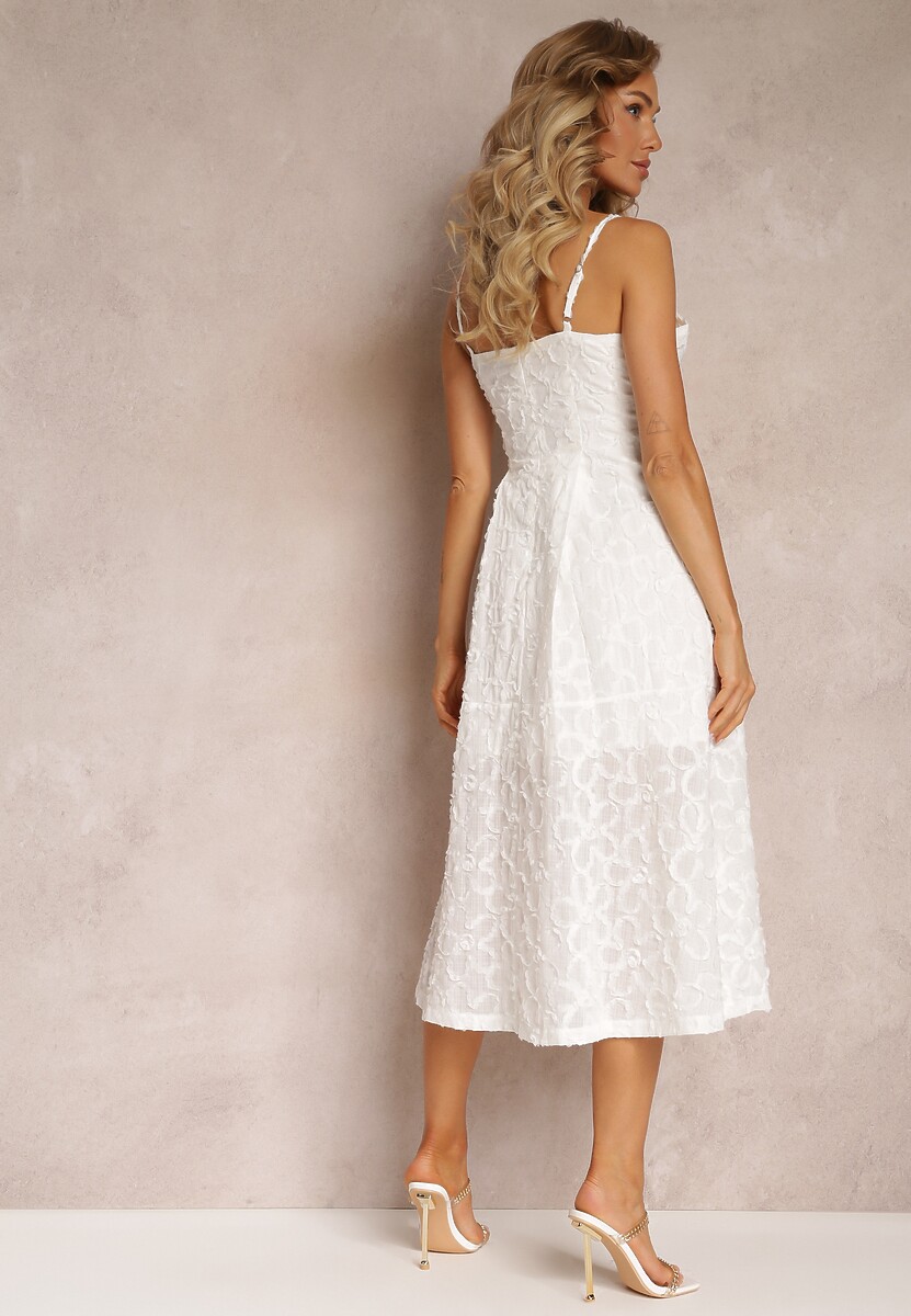 Biała Sukienka z Delikatną Fakturą i Rozcięciem na Dole Kendia