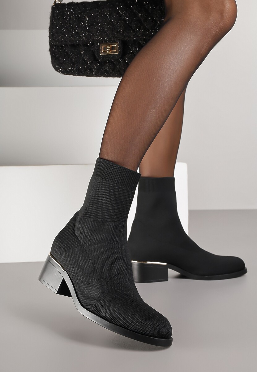 Czarne Skarpetkowe Botki na Niskim Obcasie z Metaliczną Aplikacją Ezrivess