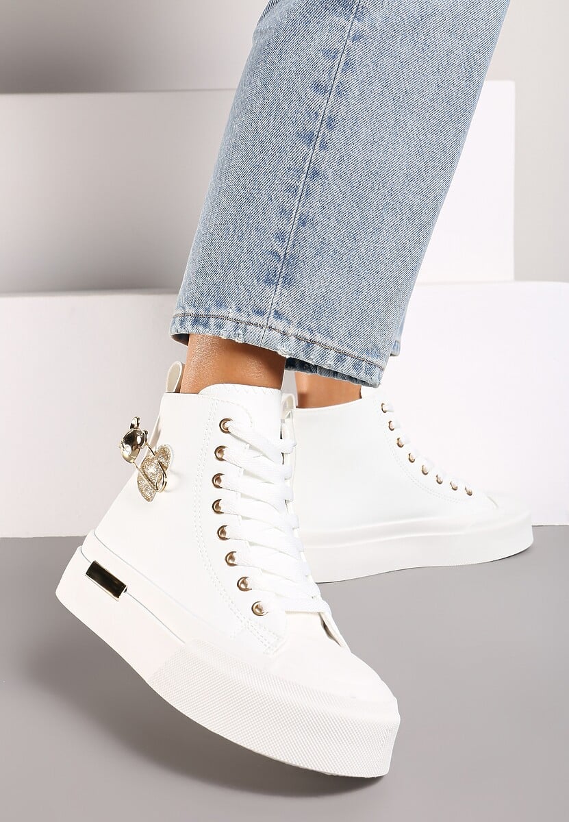 Białe Trampki z Wysoką Cholewką na Platformie Wykończone Brokatową Broszką Terilaina