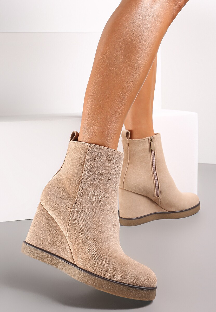 Ciemnobeżowe Botki na Koturnie z Imitacji Zamszu Sobetis