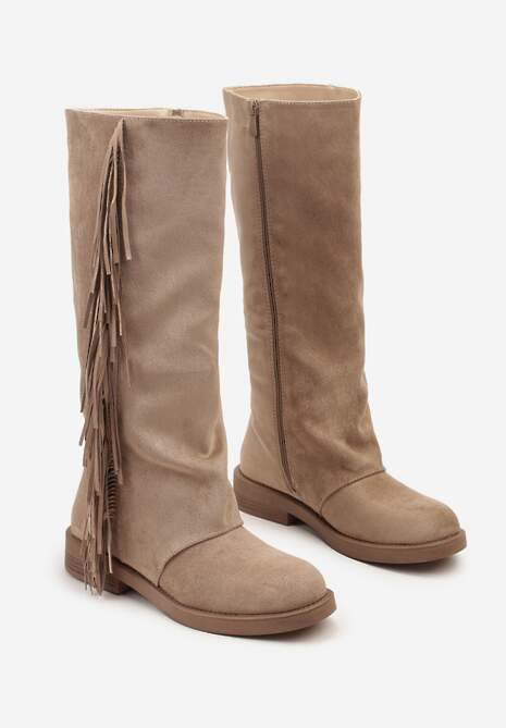 Ciemnobeżowe Kozaki z Imitacji Zamszu w Estetyce Boho Zdobione Frędzlami Vemarose