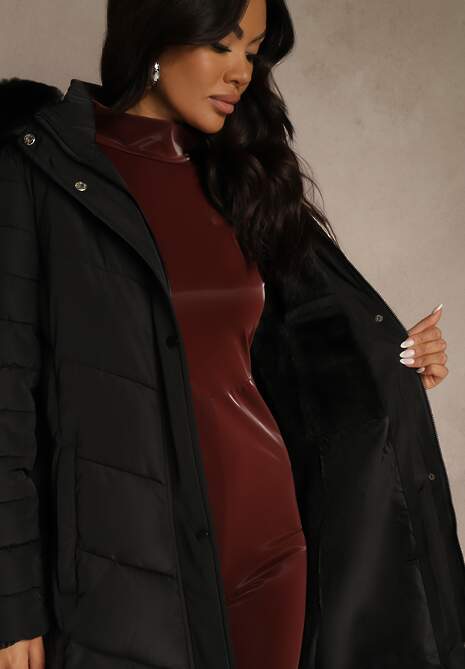 Czarna Zimowa Kurtka Pikowana o Długim Kroju z Paskiem i Kapturem z Futrem Retarda