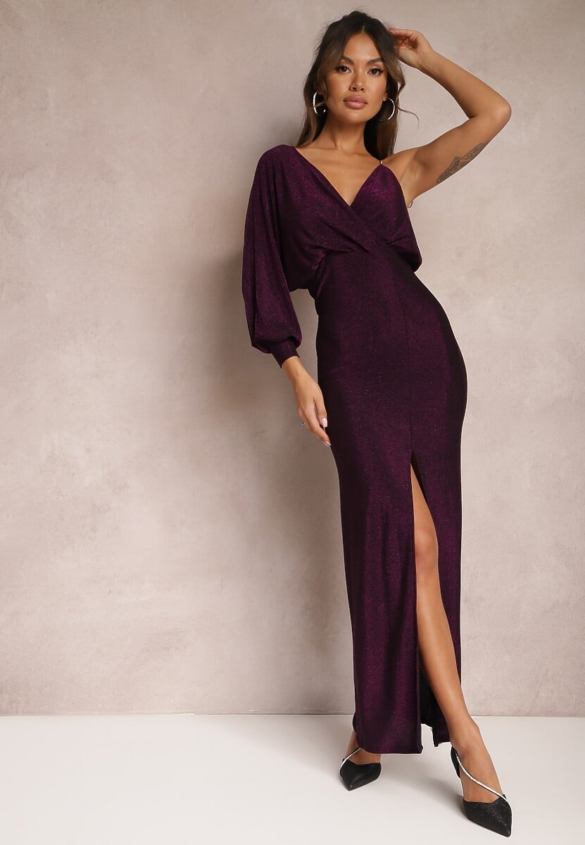 Fioletowa Połyskująca Sukienka Maxi o Asymetrycznym Fasonie z Trójkątnym Dekoltem i Rozcięciem Imisnna