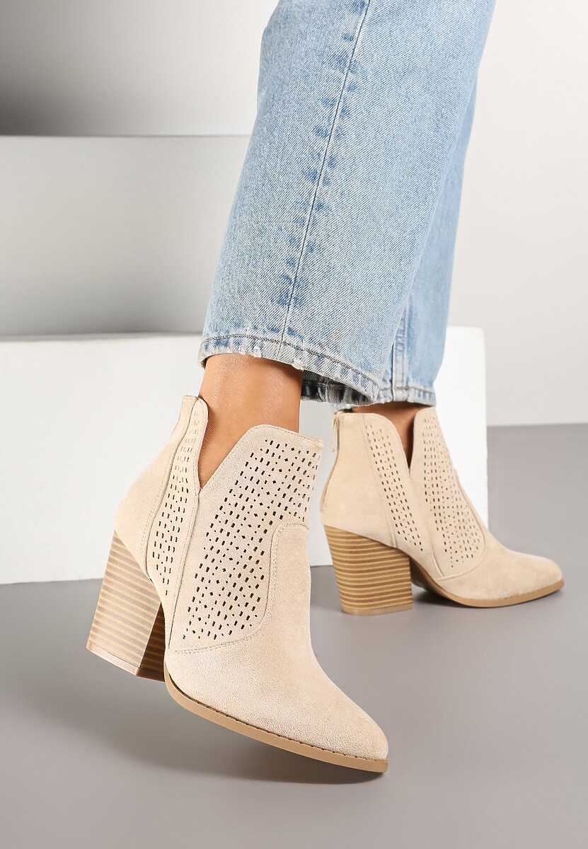 Beżowe Botki na Słupku Ozdobione Wycięciem z Boku Dolirista