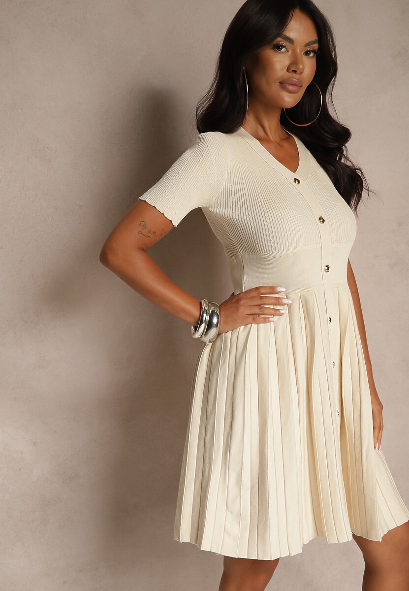 Jasnobeżowa Wiskozowa Sukienka Rozkloszowana Zdobiona Guzikami i Plisami Alulassa