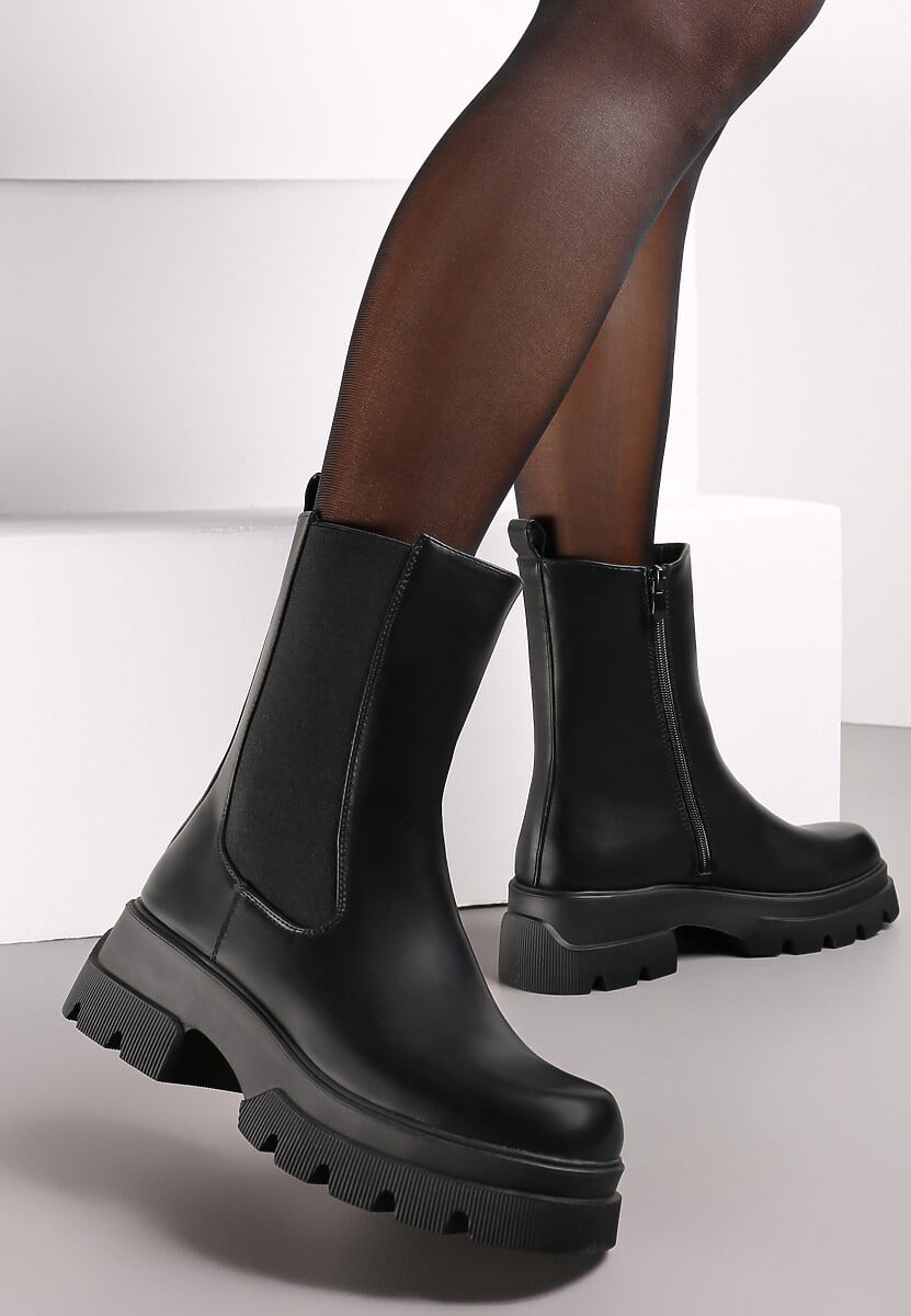 Czarne Botki z Elastyczną Wstawką na Cholewce i Tłoczeniu na Platformie Kisoma