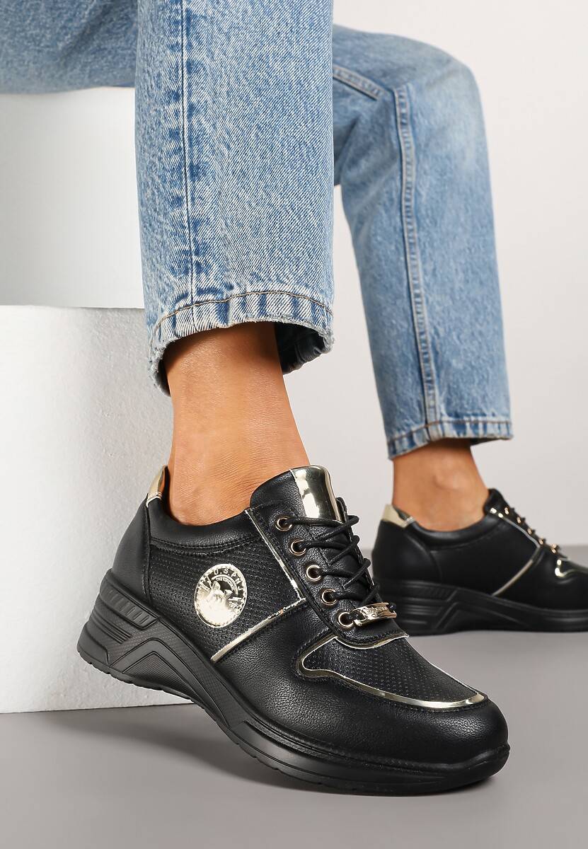 Czarne Sneakersy Ozdobione Metalicznymi Aplikacjami Hellevia