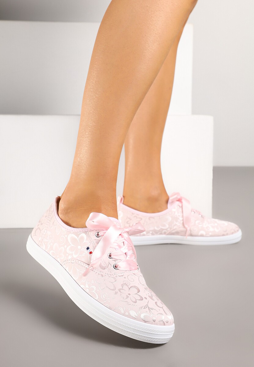 Różowe Tenisówki Wiązane Wstążką Zdobione Tłoczeniem w Kwiaty Palesiela