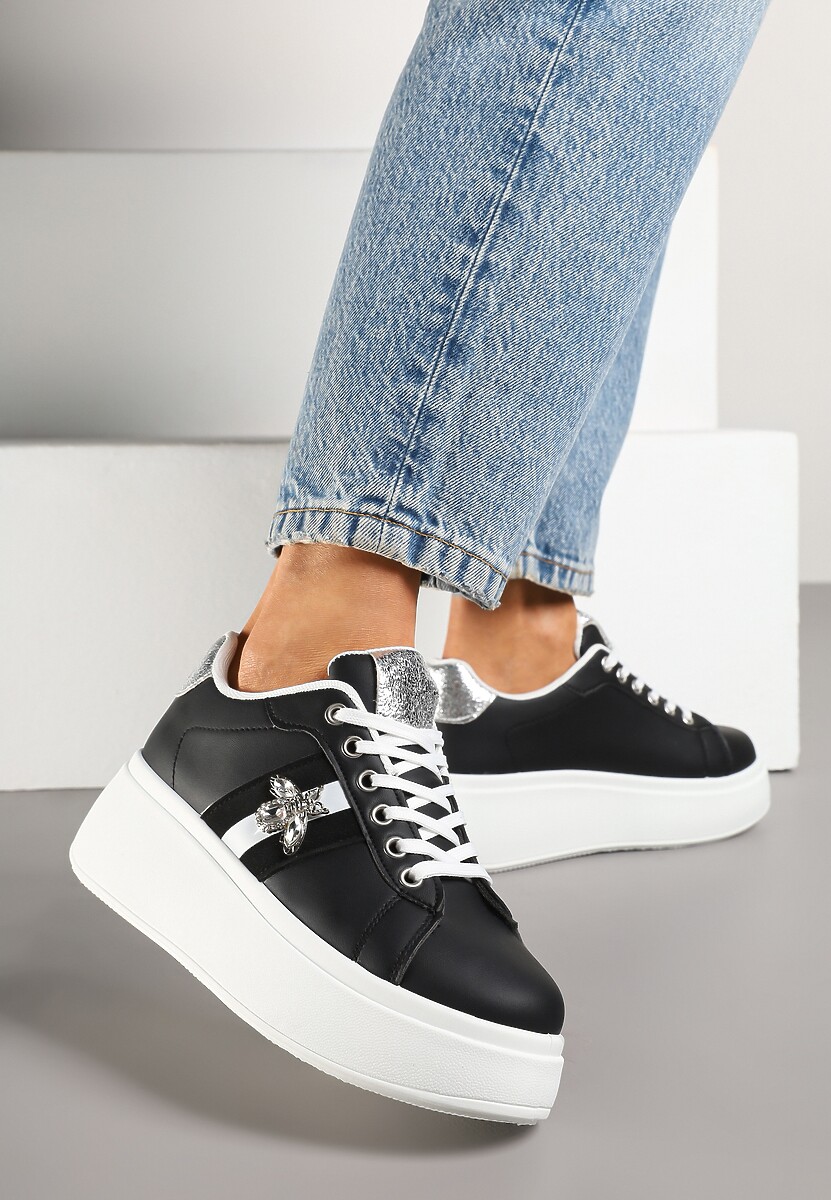 Czarne Sneakersy z Ozdobną Aplikacją Owada z Przeszyciami na Platformie Ommea