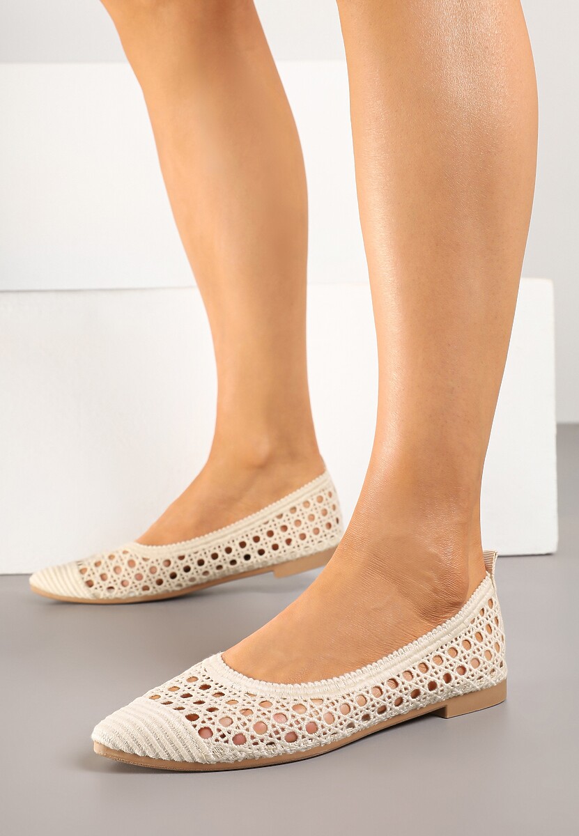 Beżowe Balerinki Ozdobione Ażurowym Wzorem Ulimariela
