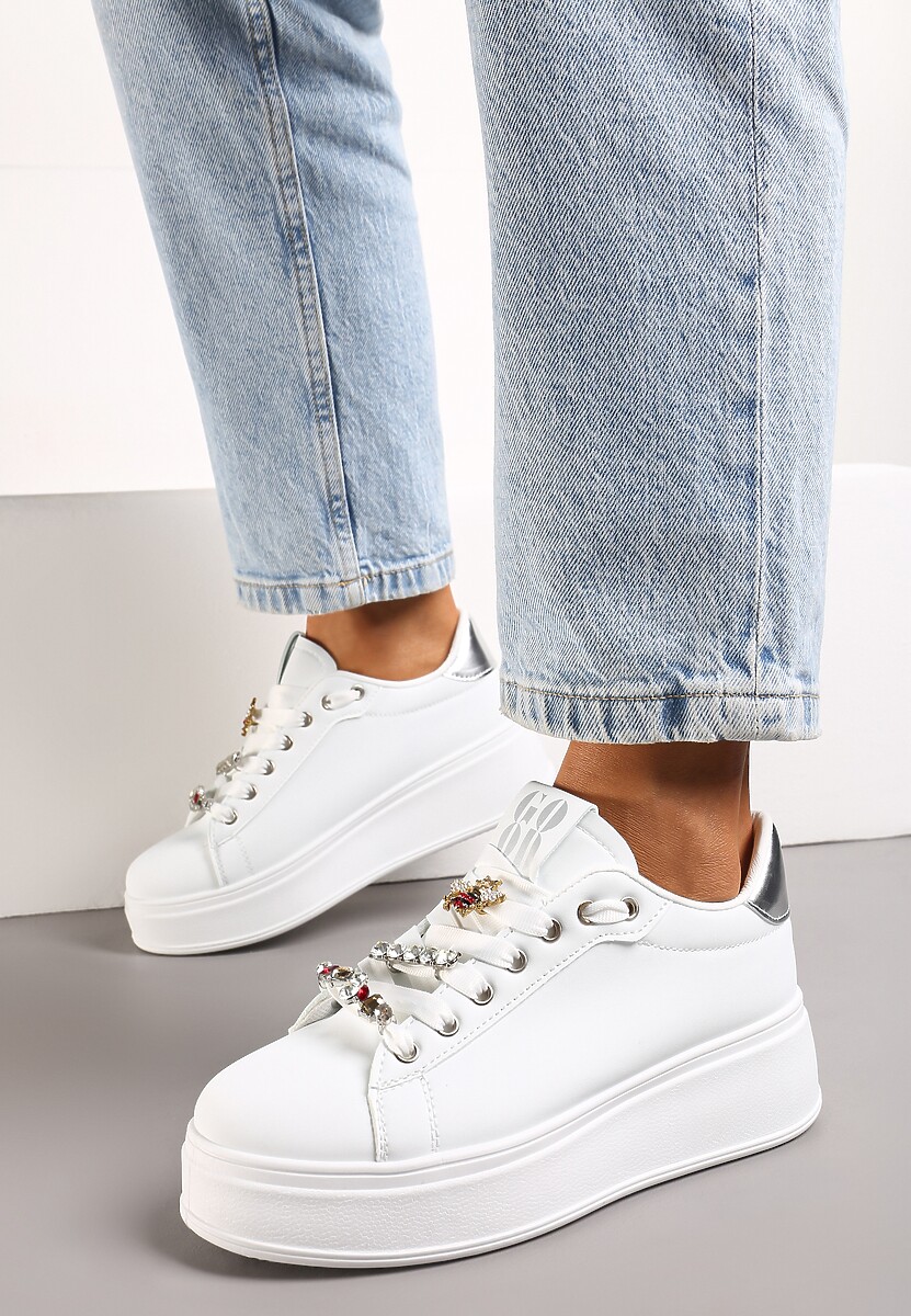 Biało-Srebrne Sneakersy na Platformie Ozdobione Odpinanymi Aplikacjami z Cyrkonii Neishi