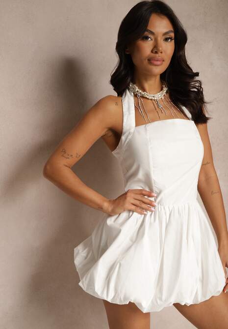 Biała Bawełniana Sukienka Bombka z Ramiączkami Wokół Karku i Kwadratowym Dekoltem Talinor