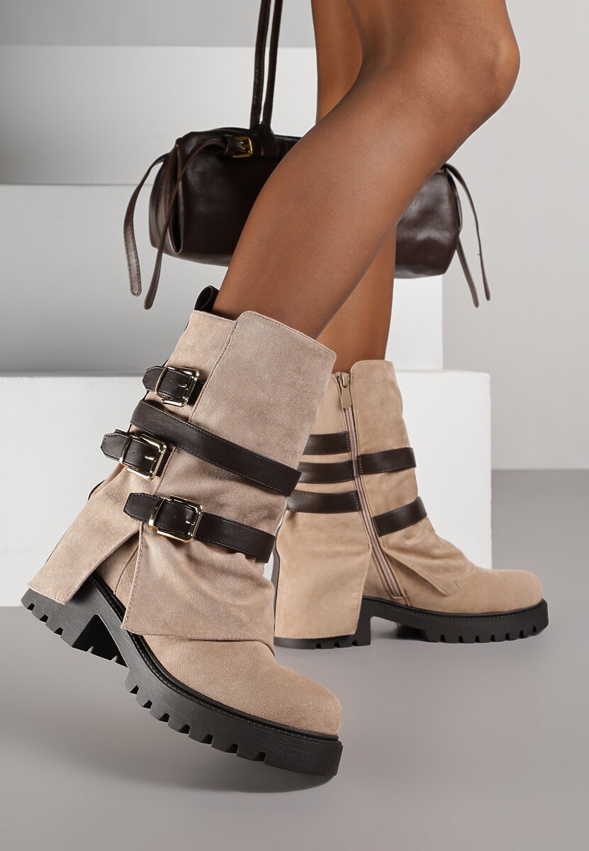 Ciemnobeżowe Botki Bikery Ozdobione Klamrami i Wywiniętą Cholewką Seride