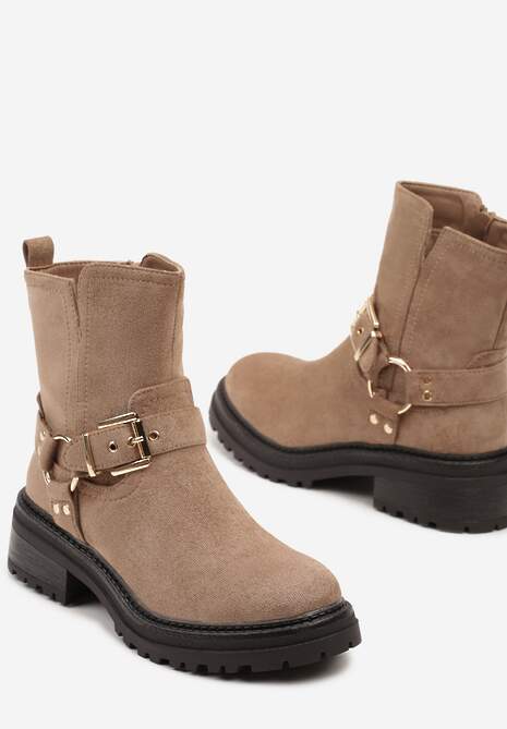 Ciemnobeżowe Botki w Motocyklowym Stylu z Ekozamszu z Ozdobną Klamrą przy Cholewce Ninnaria