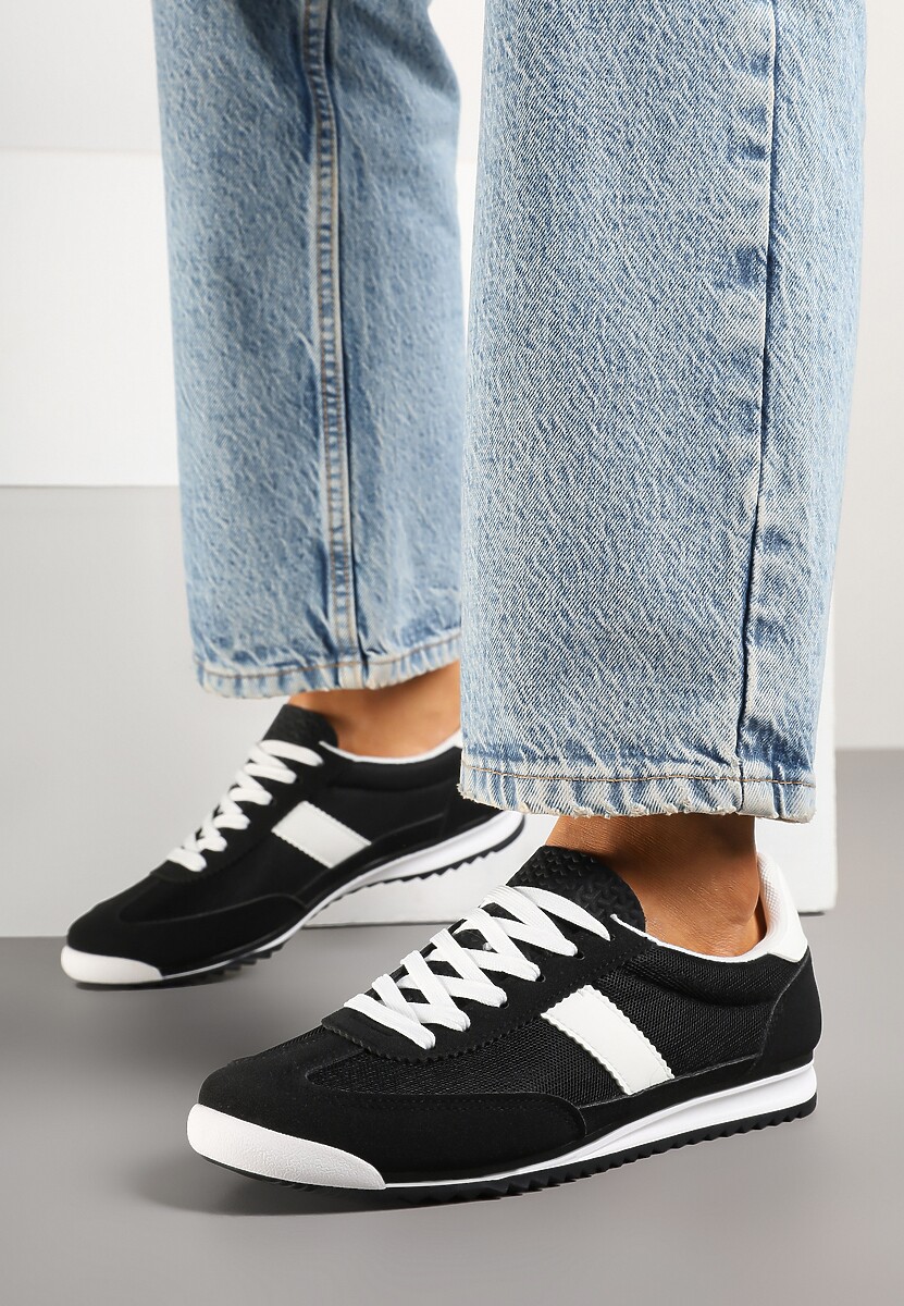 Czarne Sneakersy Ozdobione Paskiem Cleova