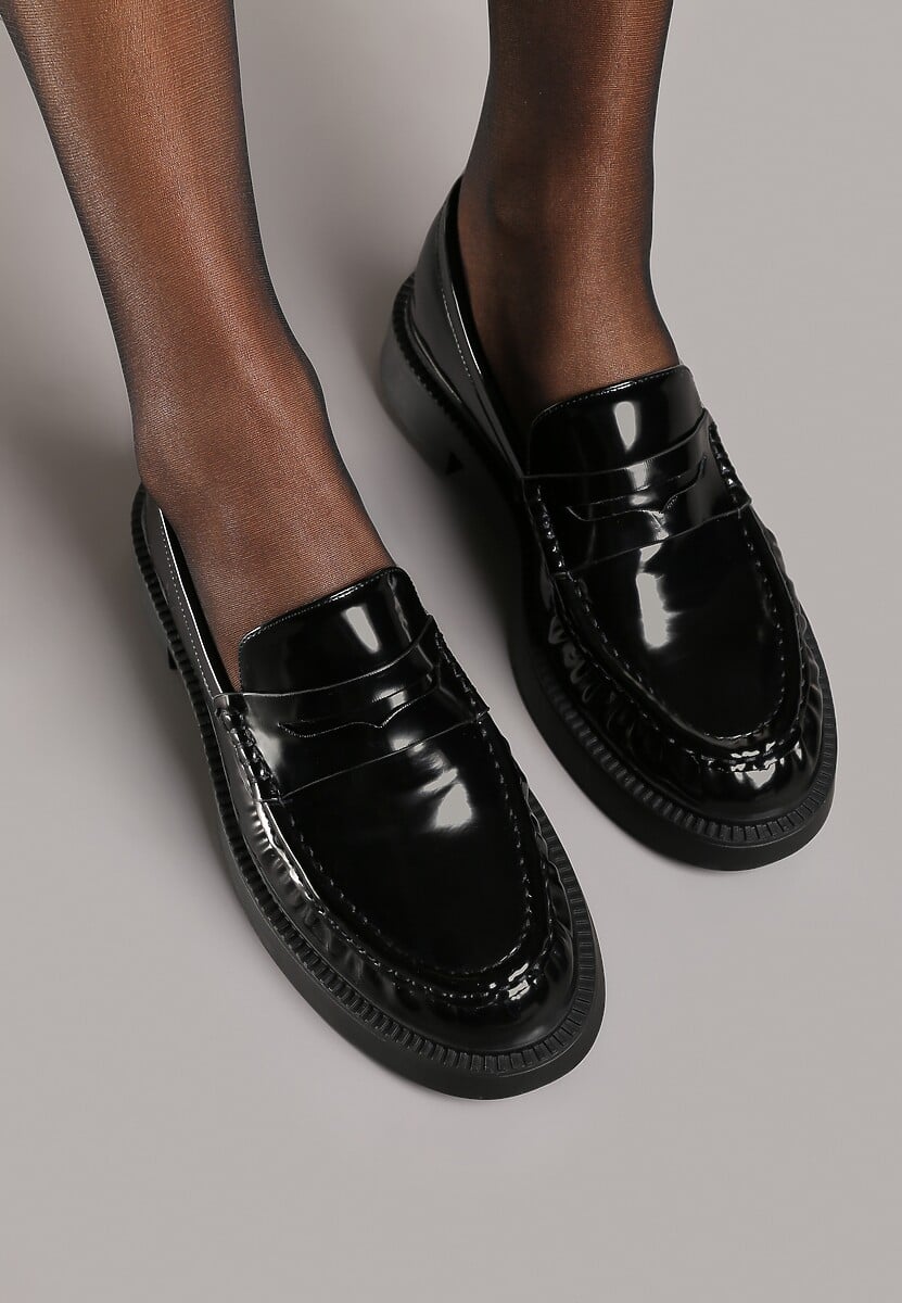 Czarne Mokasyny z Lakierowanym Połyskiem Ozdobnie Marszczone Neathriel