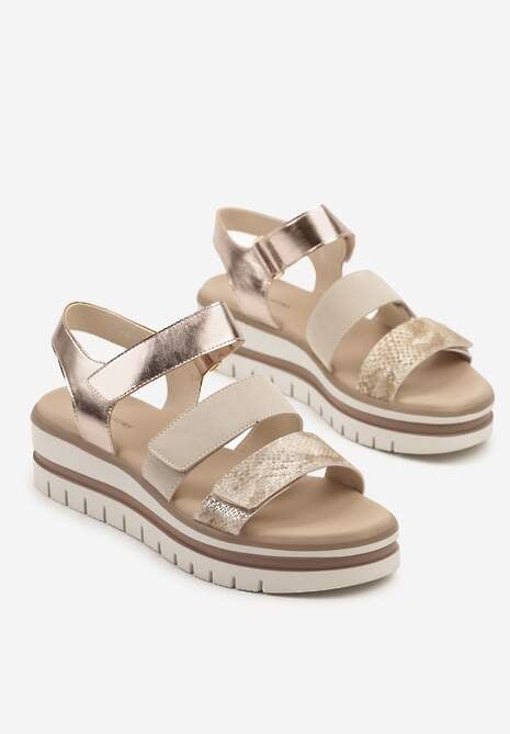 Beżowe Sandały na Niskiej Tłoczonej Platformie z Metalicznym Wykończeniem Weonea