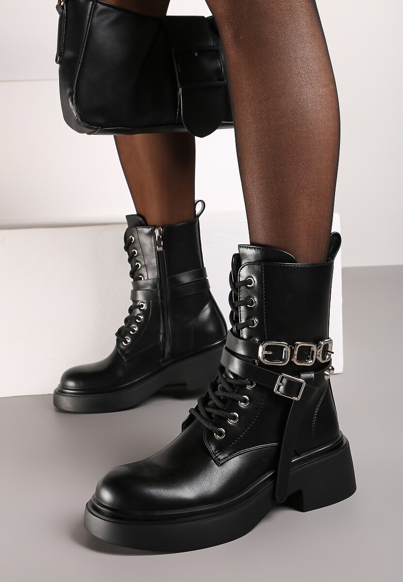Czarne Motocyklowe Botki Workery Zdobione Klamrą i Łańcuszkiem przy Cholewce Alleona