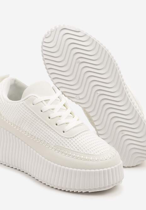 Białe Sneakersy na Tłoczonej Platformie z Ozdobnymi Przeszyciami Faloviela