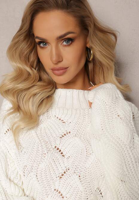 Jasnobeżowy Sweter Oversize z Ozdobnym Splotem Boeda