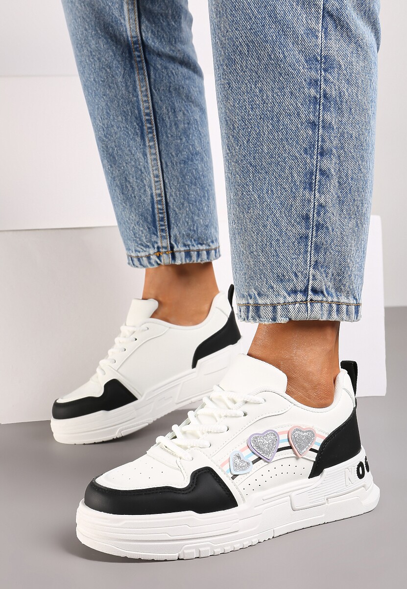Biało-Czarne Sneakersy z Błyszczącymi Serduszkami Iriene