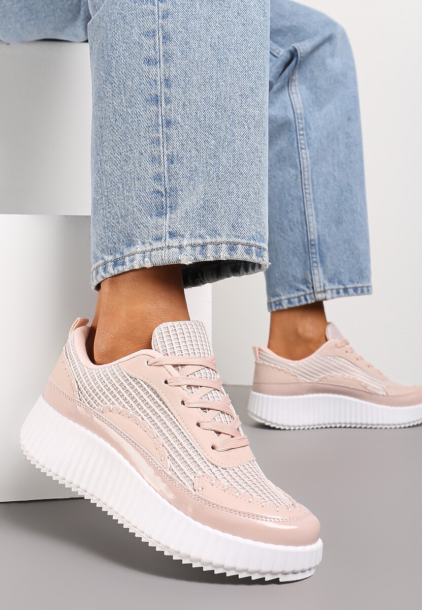 Różowe Sneakersy na Platformie Ozdobione Nitami i Patchworkowymi Wstawkami Jeneria