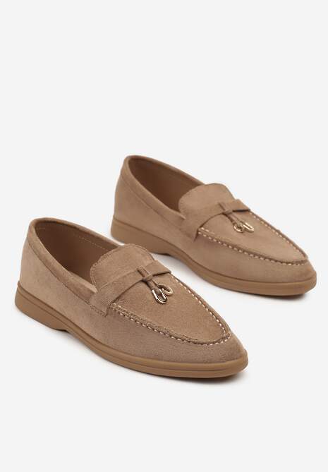 Ciemnobeżowe Mokasyny z Ekozamszu z Ozdobną Zawieszką Fevionea