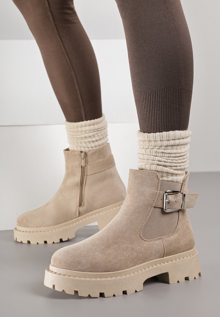 Ciemnobeżowe Botki na Płaskiej Podeszwie z Metaliczną Klamrą Tarlana