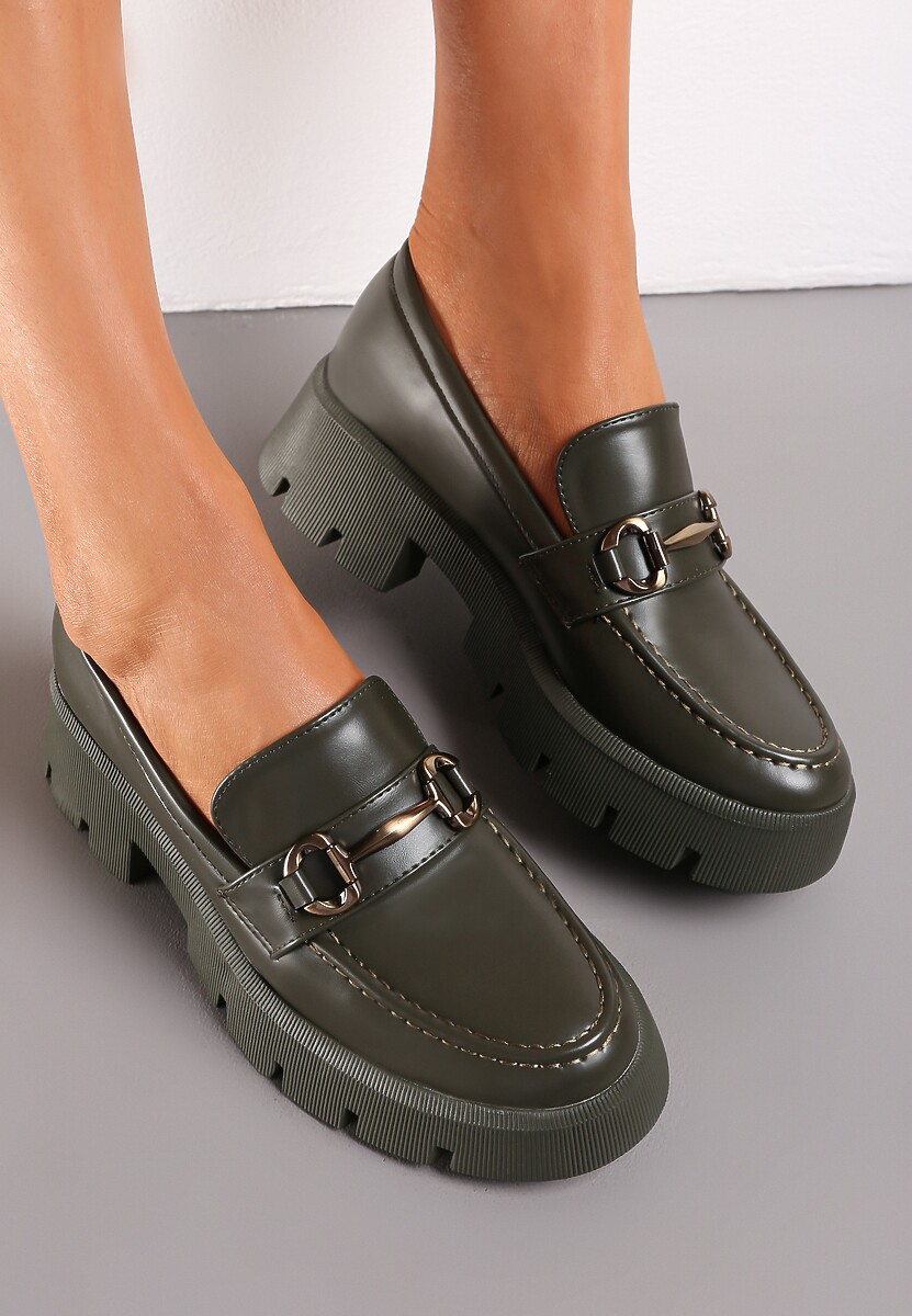 Zielone Mokasyny z Ozdobną Klamerką na Grubej Podeszwie Neizia