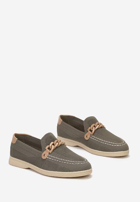 Zielone Mokasyny z Metalicznym Łańcuchem i Perforacją Mireali