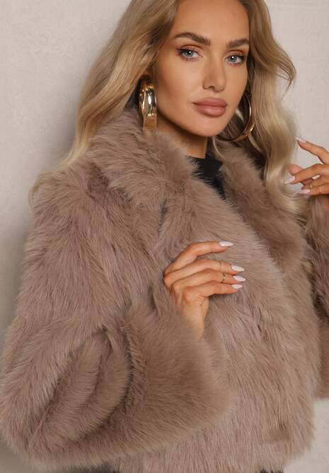 Beżowa Krótka Kurtka z Futerkiem Zdobiona Szerokim Kołnierzem Tormia