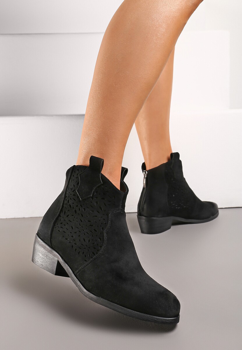 Czarne Botki z Ekozamszu na Płaskim Obcasie z Ażurowym Zdobieniem Leccaria
