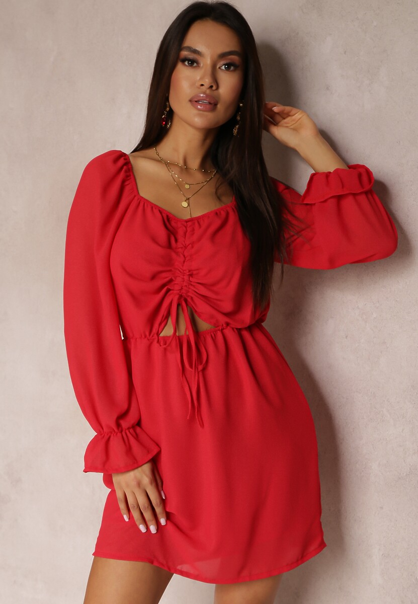 Czerwona Sukienka z Błyszczącą Nitką i Ściągaczem z Przodu Beni