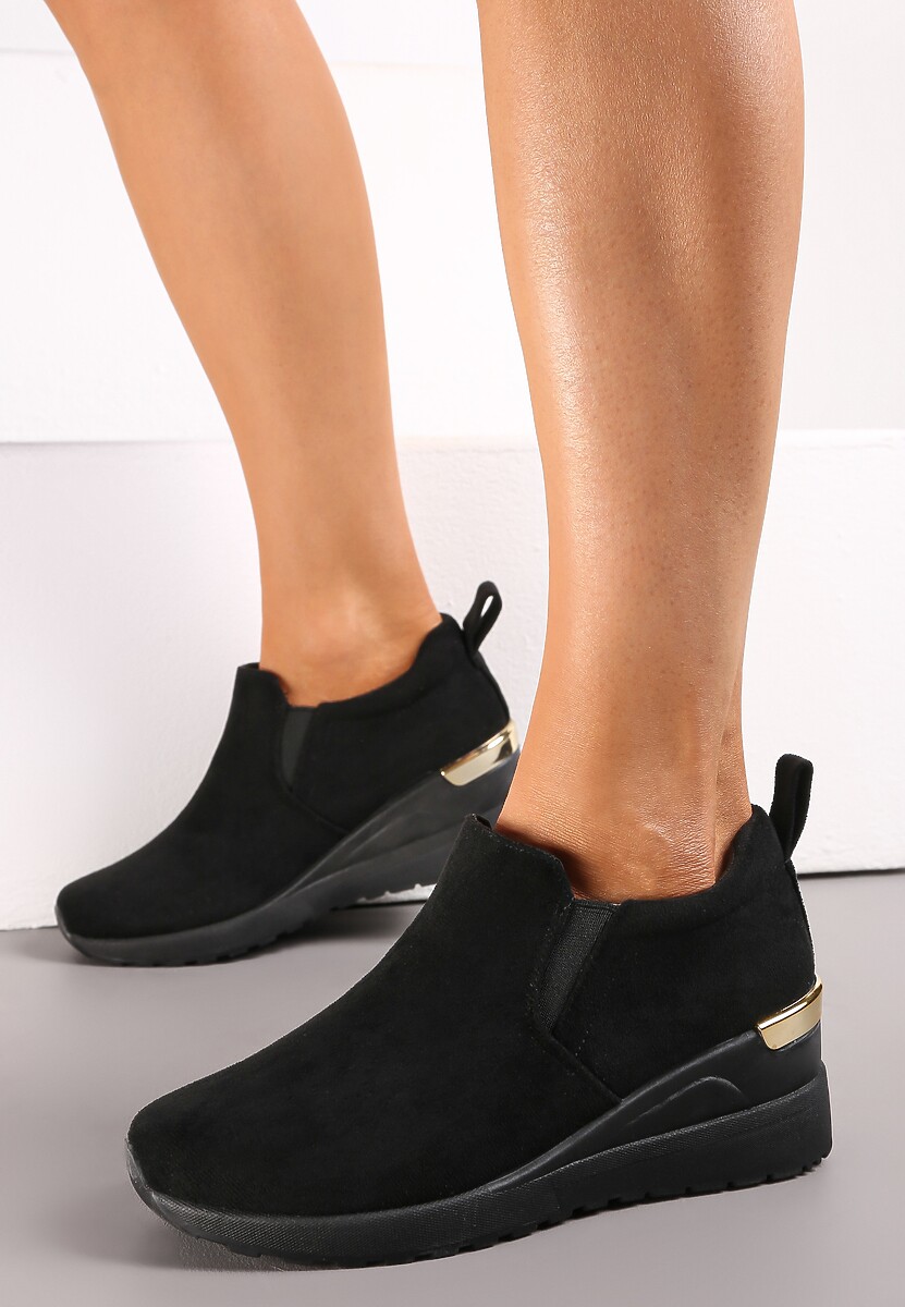 Czarne Sneakersy z Elastyczną Cholewką na Ozdobnym Koturnie Poffis