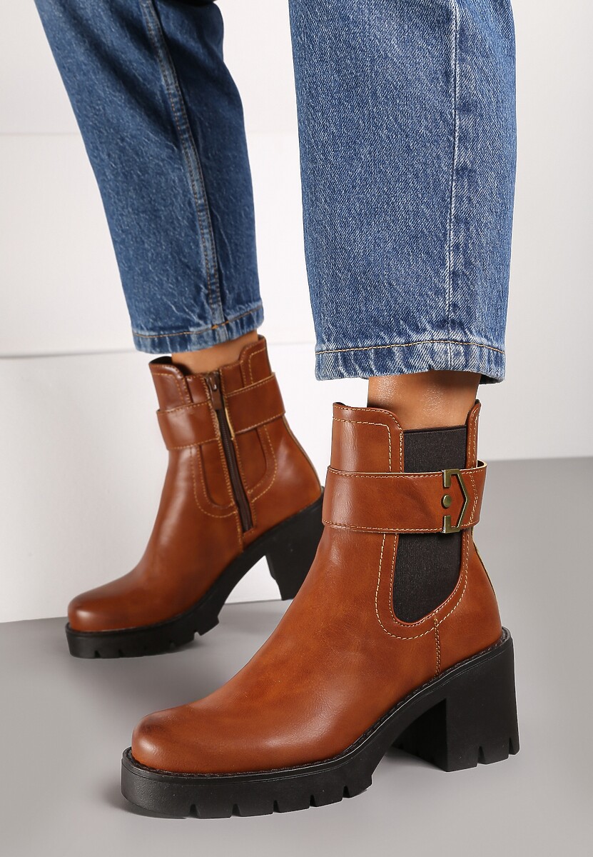 Brązowe Botki Sztyblety na Słupku z Klamrą i Paskiem Komina