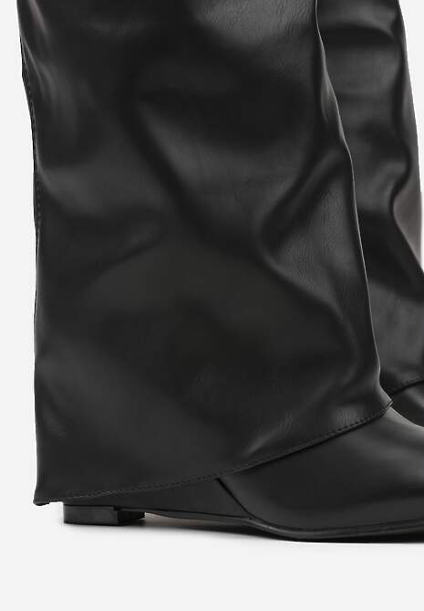 Czarne Kozaki z Cholewką Imitującą Nogawkę i Koturnem Ericelle