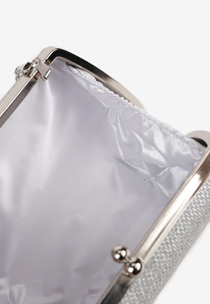 Srebrna Torebka Typu Kopertówka Ozdobiona Okrągłym Uchwytem Tolarania