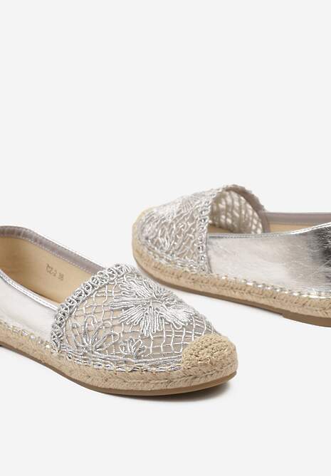 Srebrne Płaskie Espadryle z Ażurową Wstawką na Nosku i Plecioną Podeszwą Rowenas
