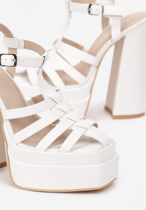 Białe Sandały na Wysokim Słupku i Platformie z Kwadratowym Noskiem i Sprzączką Lakota